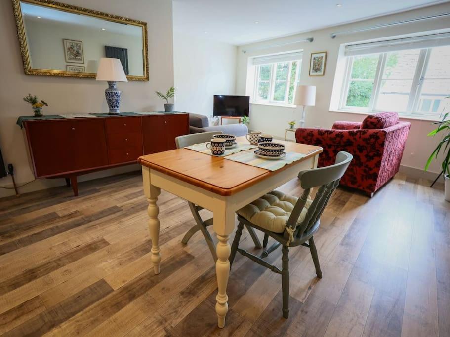 Spacious 1-Bed Apartment With Super King Or Twin In Central Charlbury, Cotswolds Eksteriør billede