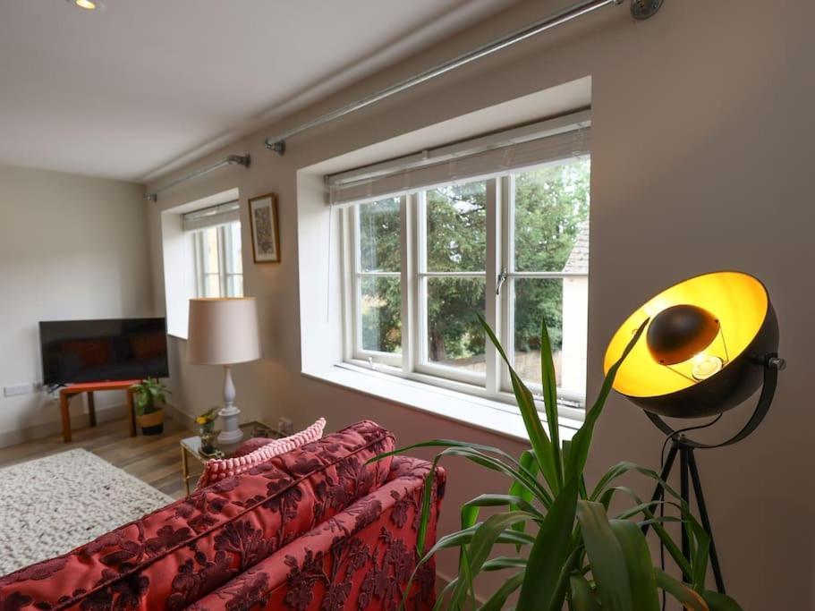 Spacious 1-Bed Apartment With Super King Or Twin In Central Charlbury, Cotswolds Eksteriør billede