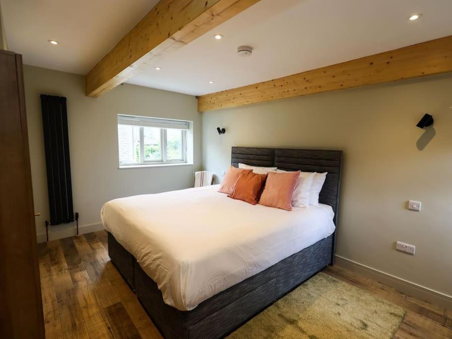 Spacious 1-Bed Apartment With Super King Or Twin In Central Charlbury, Cotswolds Eksteriør billede