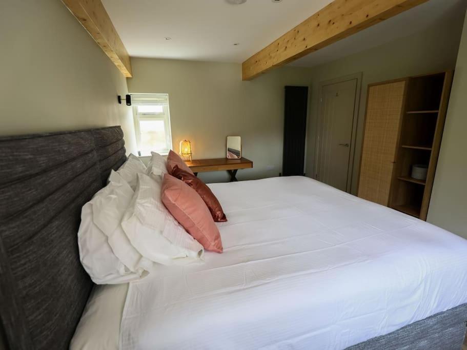 Spacious 1-Bed Apartment With Super King Or Twin In Central Charlbury, Cotswolds Eksteriør billede