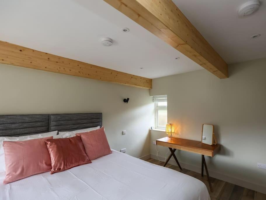 Spacious 1-Bed Apartment With Super King Or Twin In Central Charlbury, Cotswolds Eksteriør billede