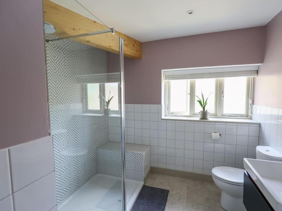 Spacious 1-Bed Apartment With Super King Or Twin In Central Charlbury, Cotswolds Eksteriør billede